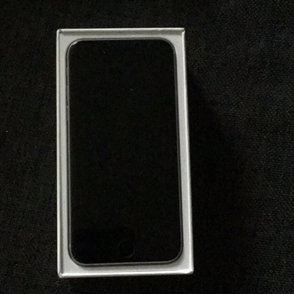 iPhone 6 perfect condition no scratches - Picture 3 of 3